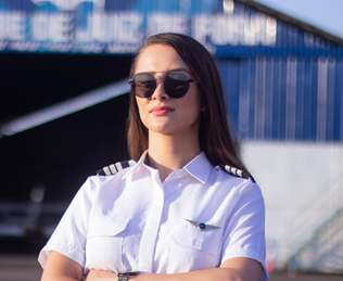 Retrato da piloto Jenifer Aires